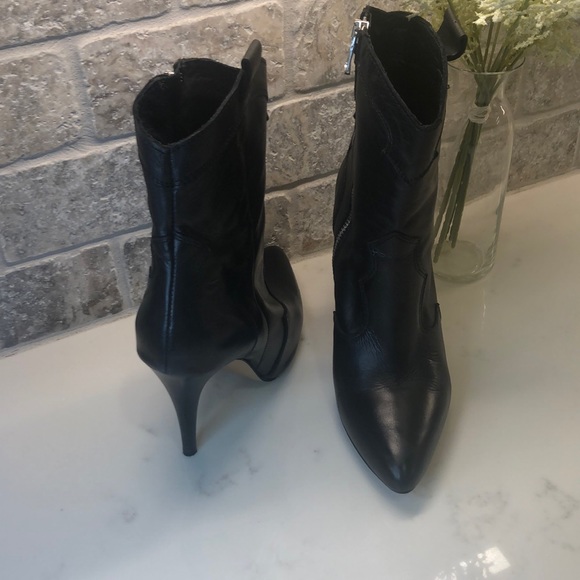 Charles David - Picture 3 of 13